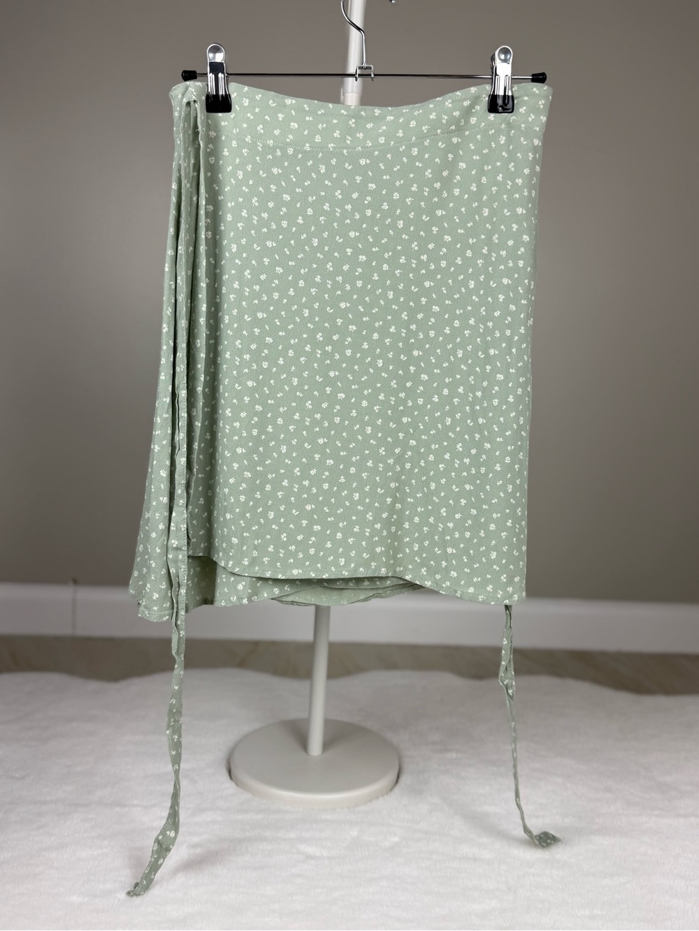 3/$30 Brandy Melville John Galt Genevieve Sage Floral Wrap Skirt